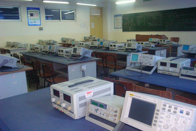 五月花勞動(dòng)職業(yè)技能培訓(xùn)學(xué)校_信息工程系實(shí)訓(xùn)室